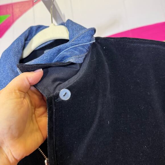 Liz Wear, Black Velvety Jacket with Classic Trucker Style. Size Medium. - Picture 8 of 8